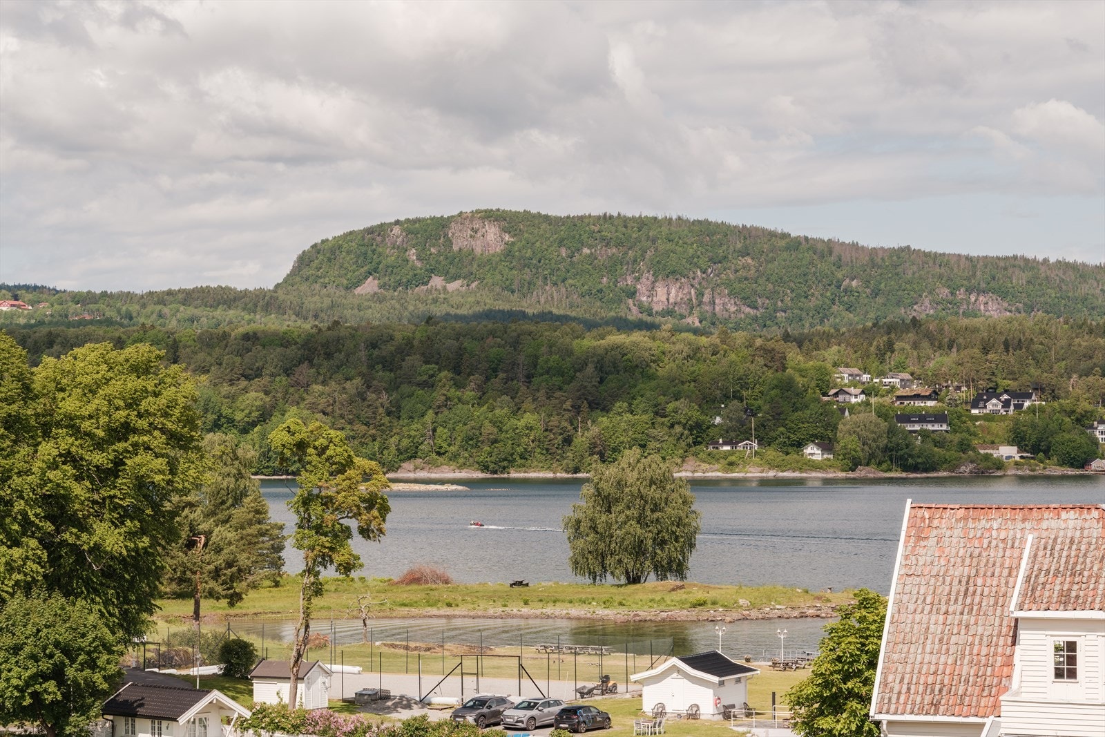 Flott utsikt mot Skaugumsåsen. Galleribilde