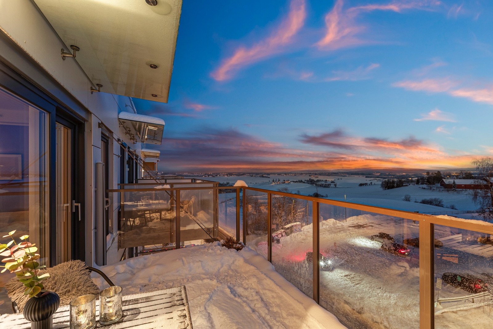 Leiligheten har en sentral beliggenhet i Ask sentrum, med gangavstand til blant annet buss, butikker, barnehage og skole. Galleribilde