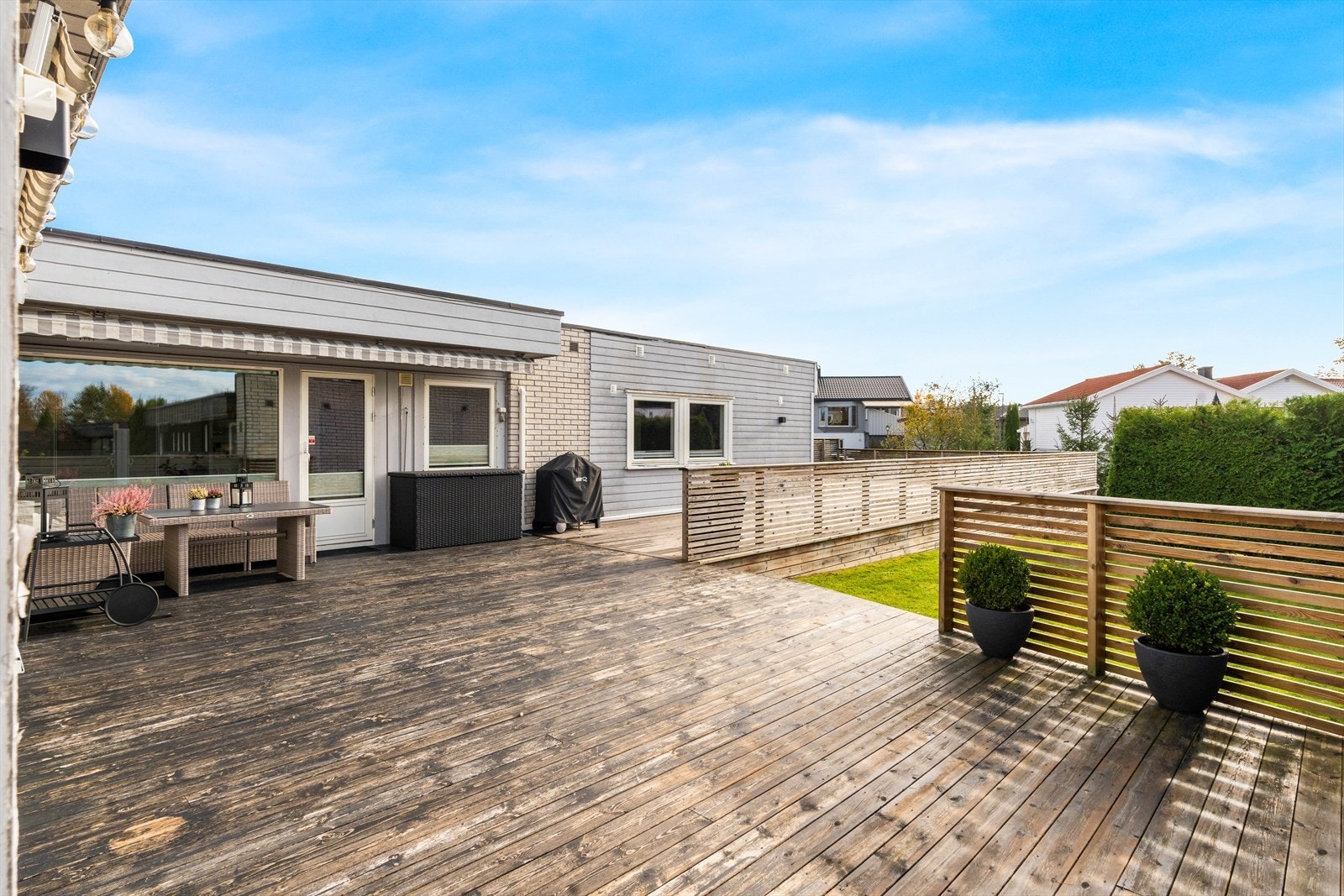 Fra stuen er det utgang til en fantastisk sydvendt terrasse på 148 m². Galleribilde