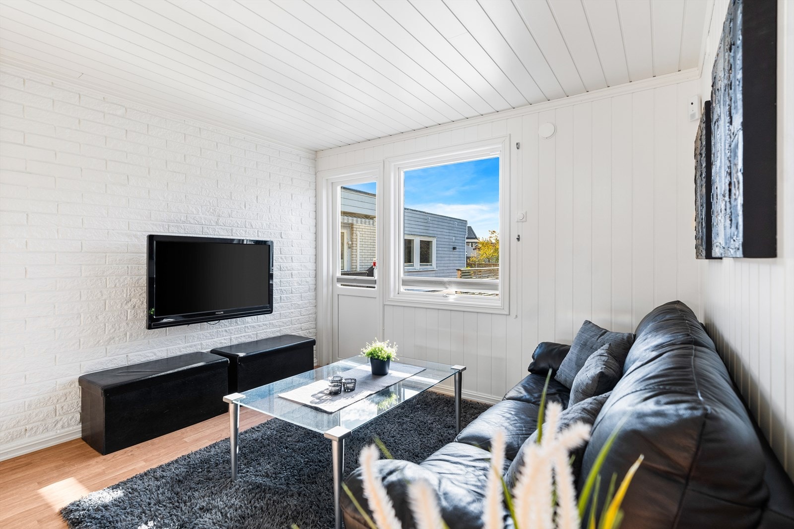 I tillegg er det utgang til terrassen fra rommet. Galleribilde