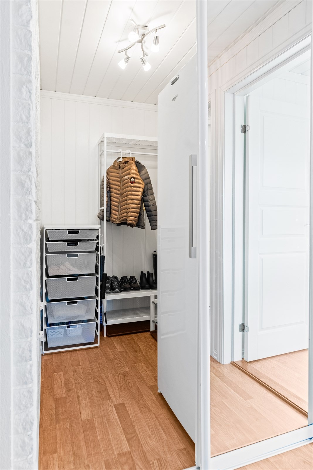 Rikelig med lagringsplass i kott og bod. Galleribilde