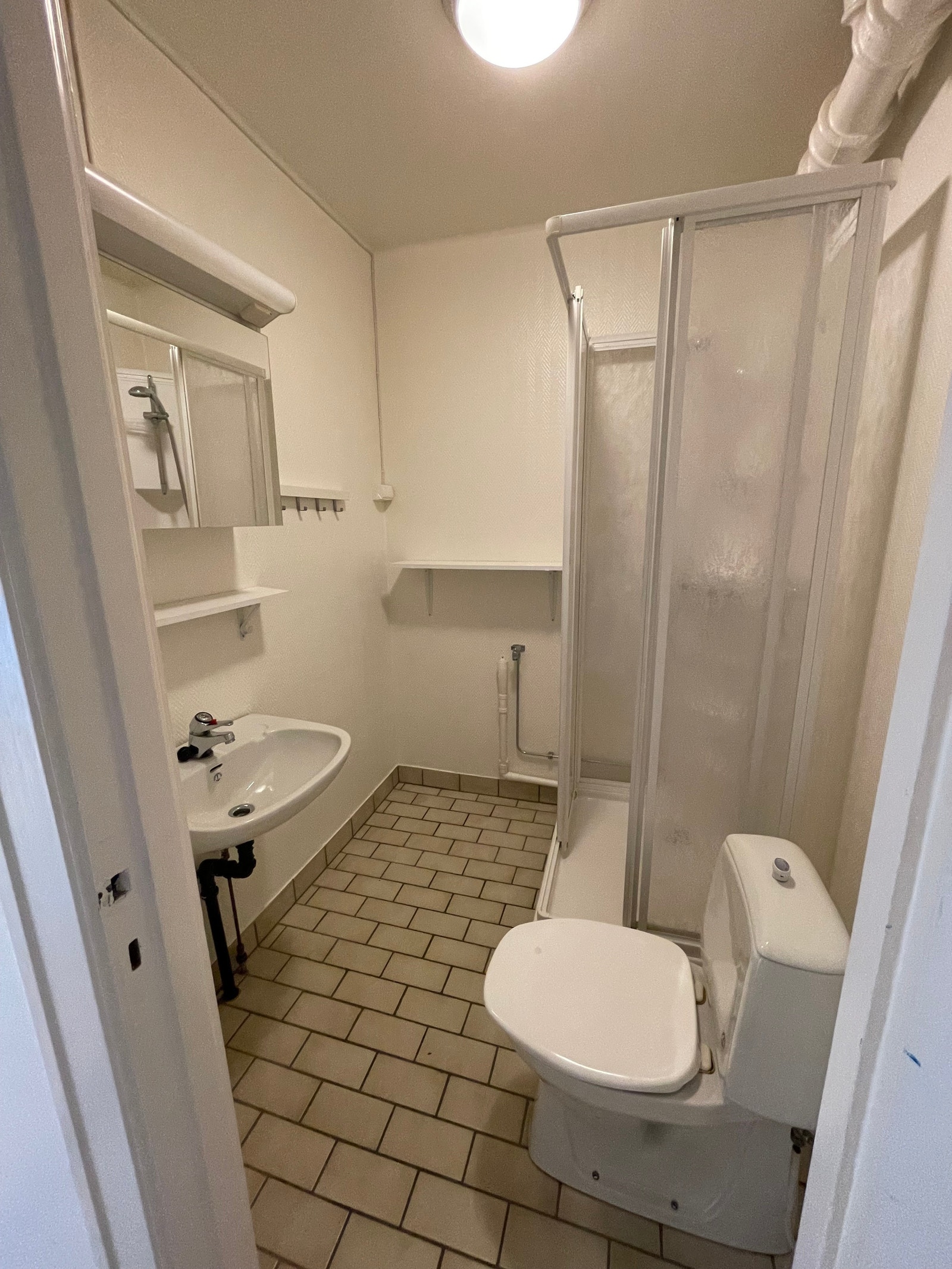 Bad med opplegg for vaskemaskin Galleribilde