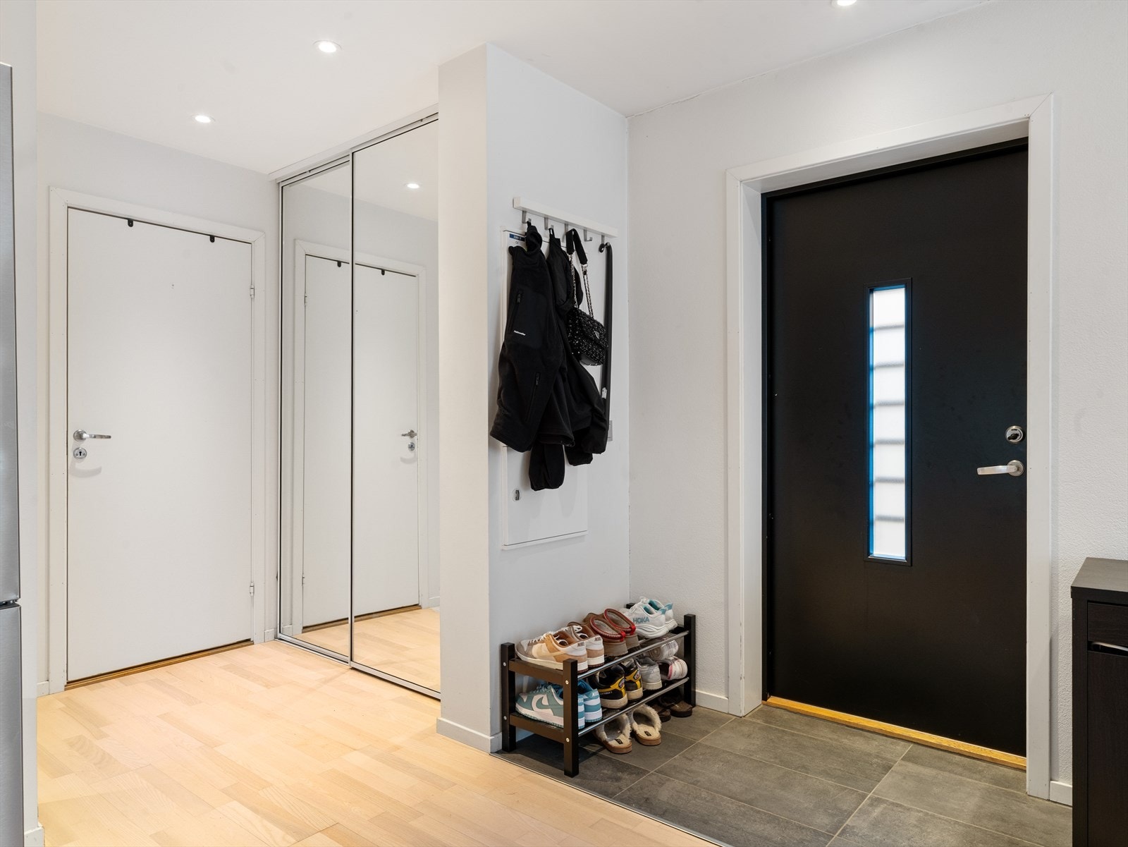 Egen inngang og usjenert plassering - ideelt for utleie. Galleribilde