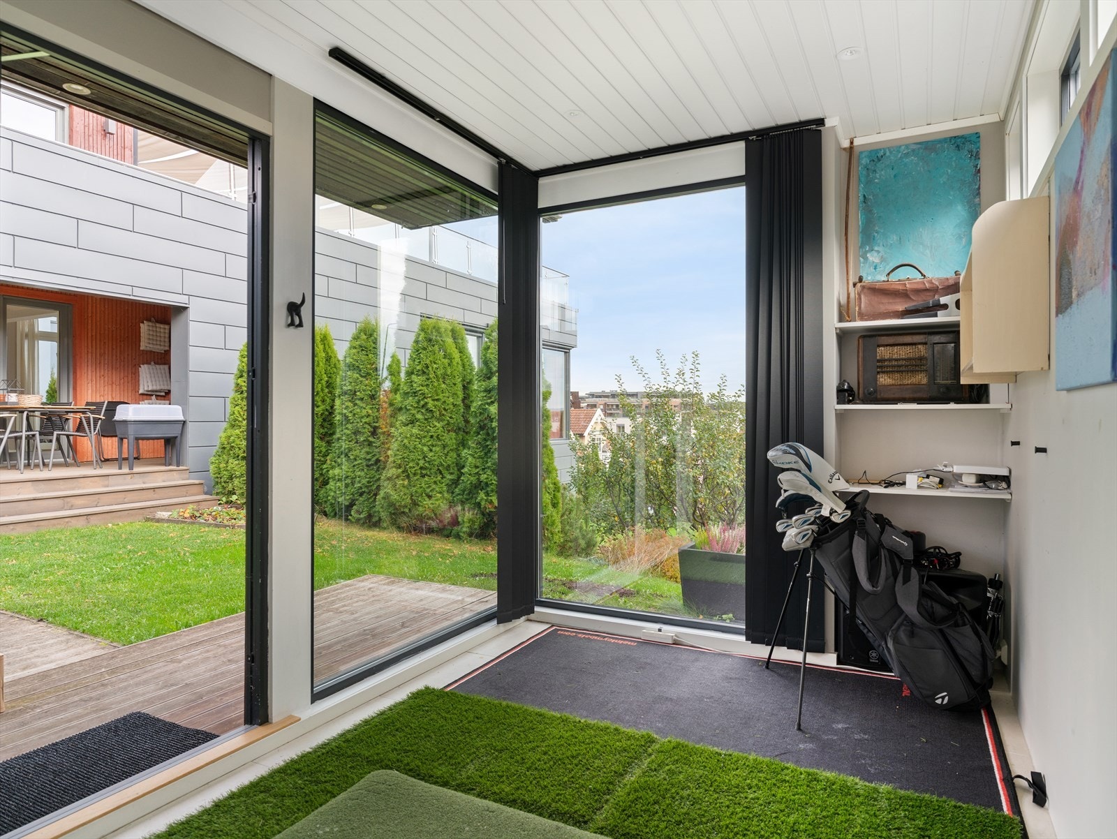 Anneks med terrasse - perfekt som atelier/hobbyrom. Deler av annekset er definert som bod (6,2 m2). Galleribilde