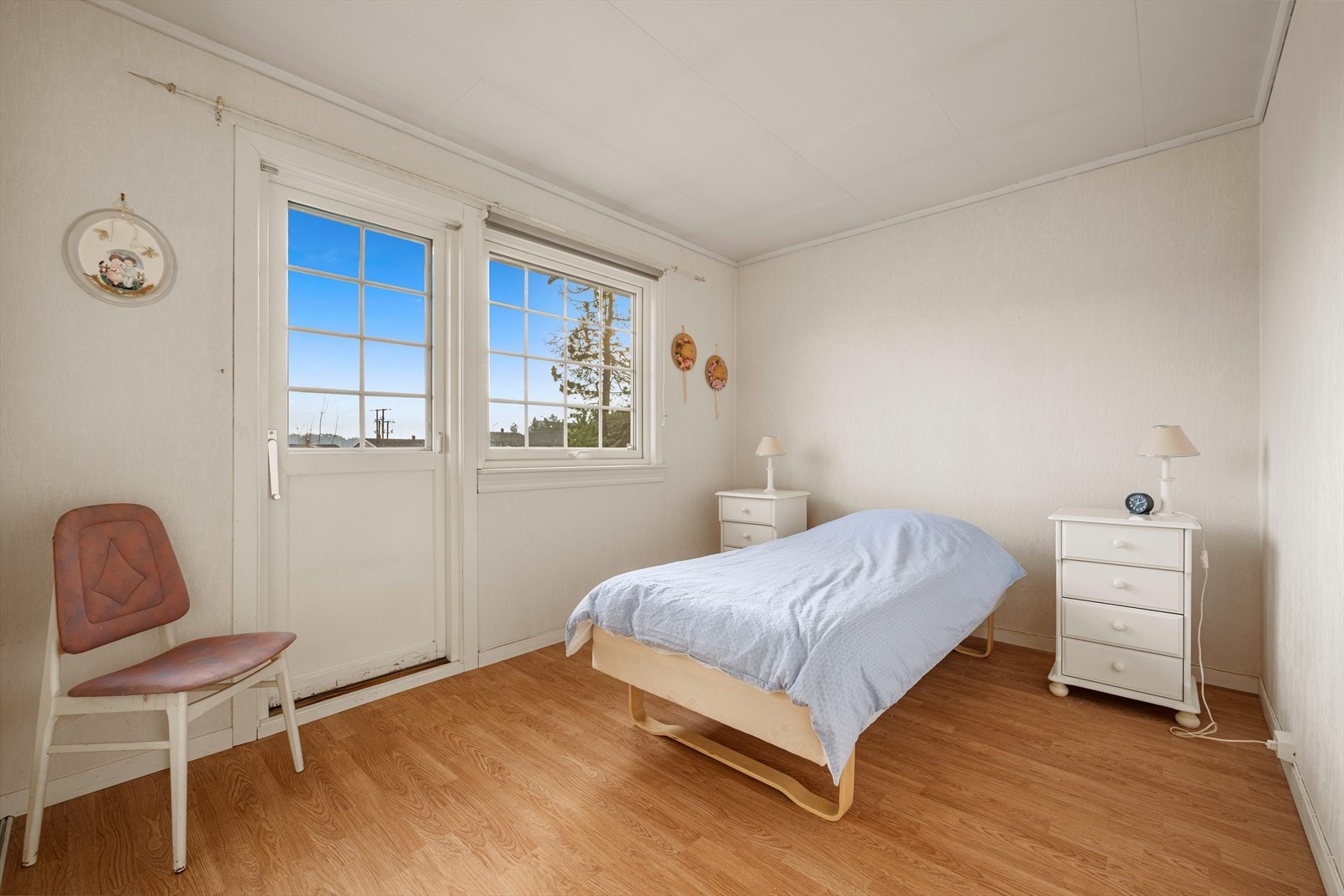 Soverommet i 1. etasje. Herfra er det direkte utgang til veranda med flott usjøutsikt. Galleribilde