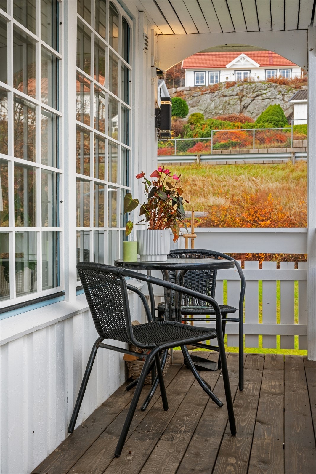 Overbygget del av verandaen direkte utenfor stuen/spisestuen Galleribilde