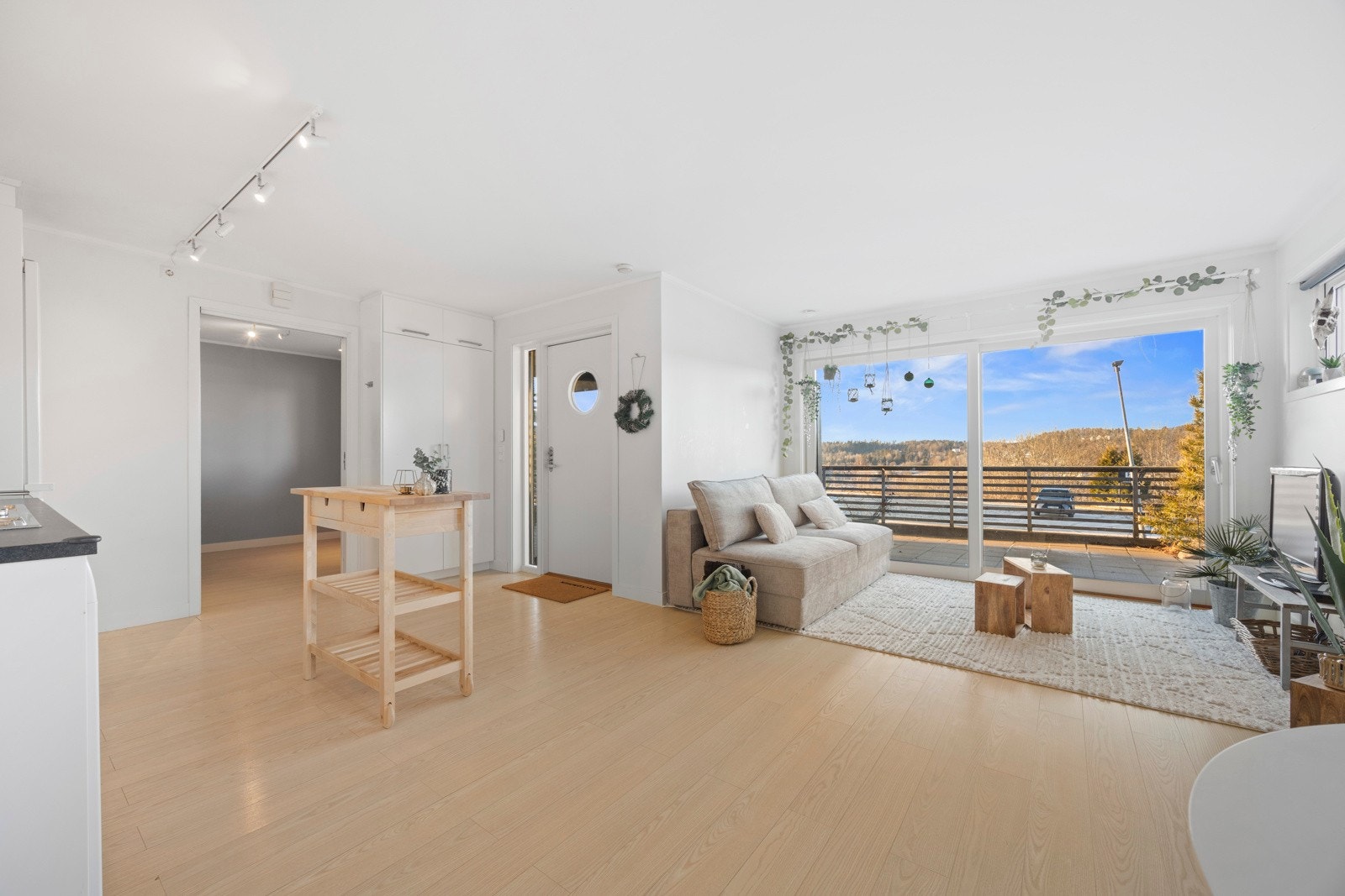 Utleiedel med egen inngang og flott utsyn Galleribilde