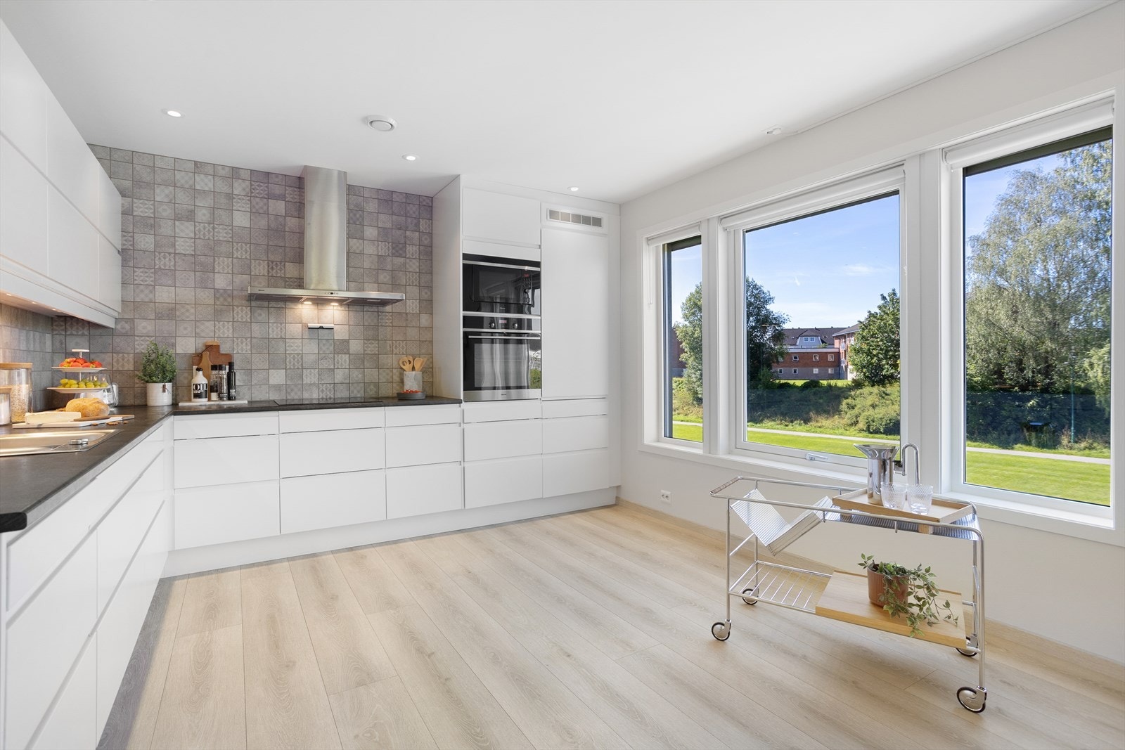 Kjøkken med flott utsikt Galleribilde