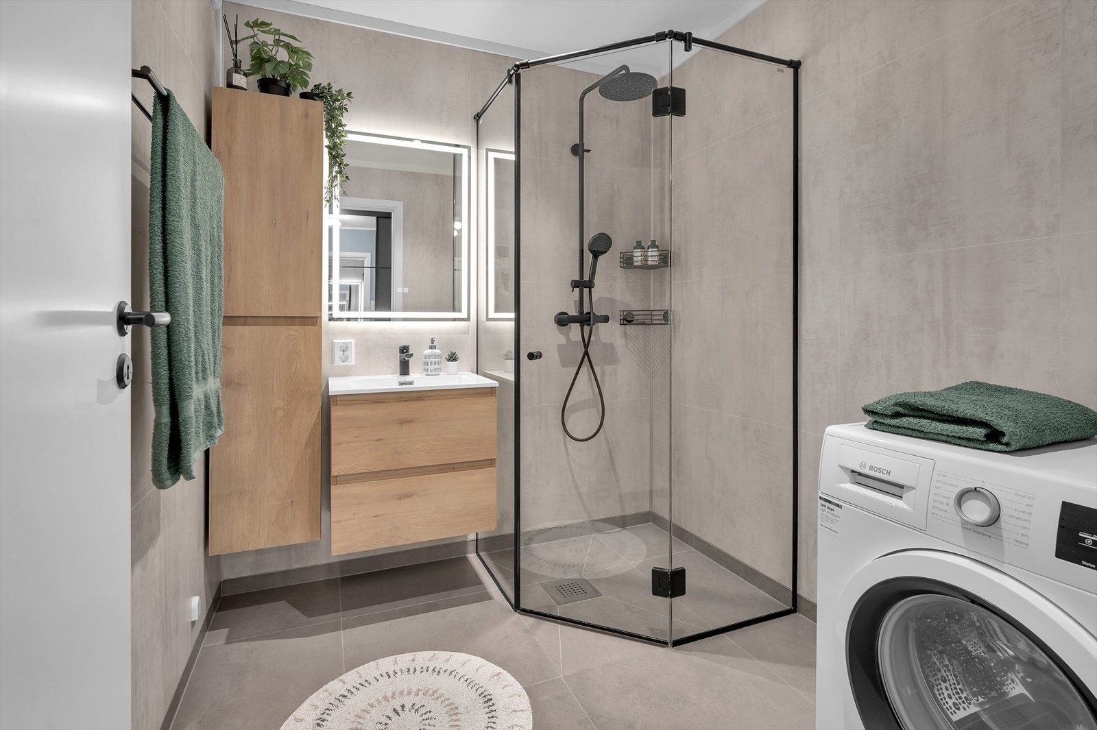 Badet er fra 2024 med moderne utforming. Flislagt gulv med varmekabler. Galleribilde