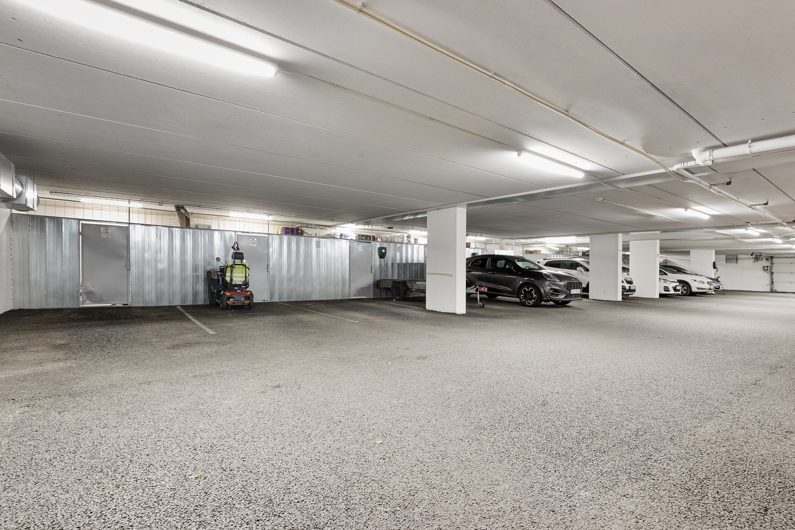 Fra garasjen er det heisadkomst direkte opp til leiligheten. En bod på 3 m² medfølger også Galleribilde