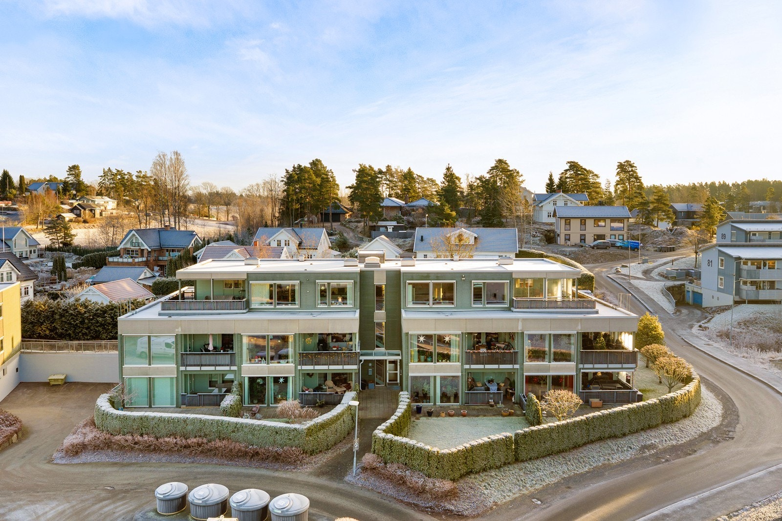 Sameiet består av 42 boligseksjoner og har velholdte fellesarealer Galleribilde