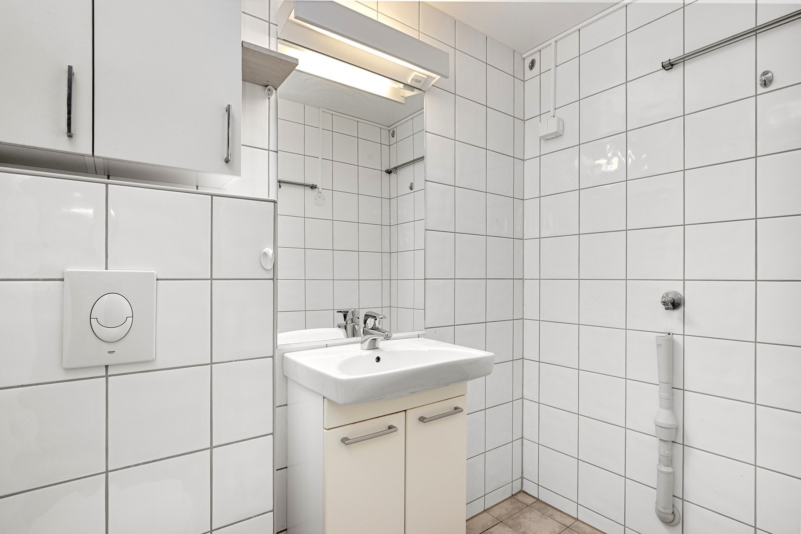 Det andre badet fungerer også som vaskerom Galleribilde