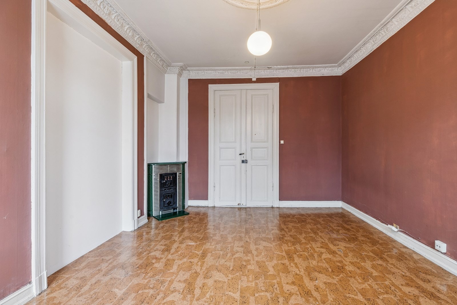 Stue med vedkamin. Galleribilde