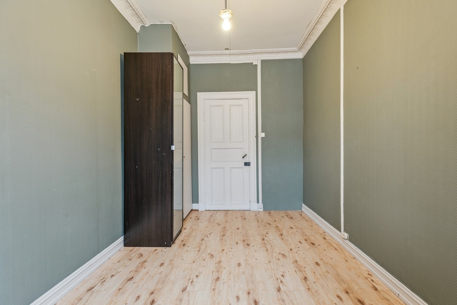 Soverom 2, vender mot bakgård. Galleribilde