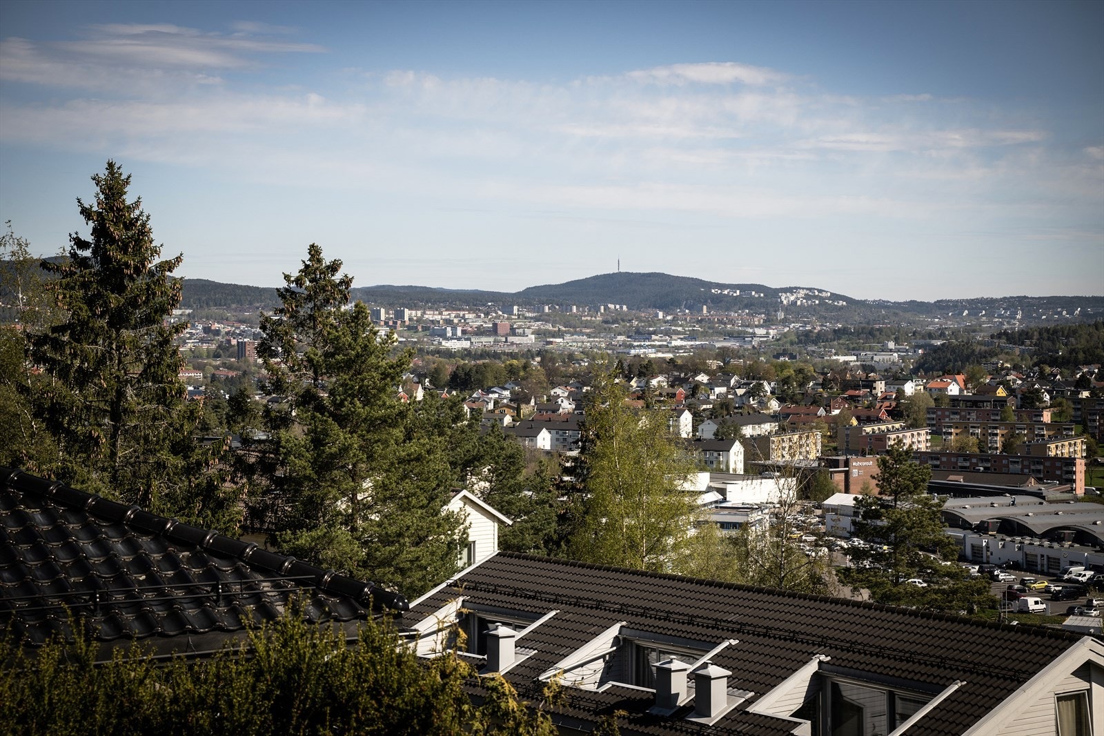 Flott utsikt fra flere steder i boligen - her ser man helt til Grefsenkollen Galleribilde