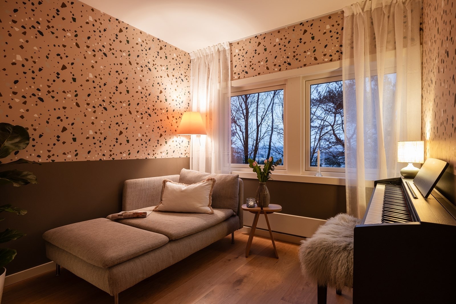 Kontor/gjesterom i 1. etasje som fint kan tas i bruk som et ekstra soverom Galleribilde