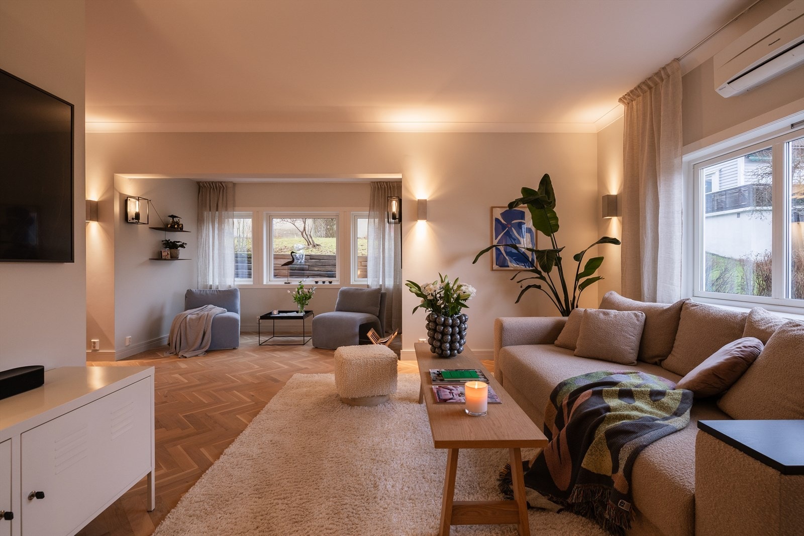 Stuen har en god størrelse og kan innredes i flere soner Galleribilde