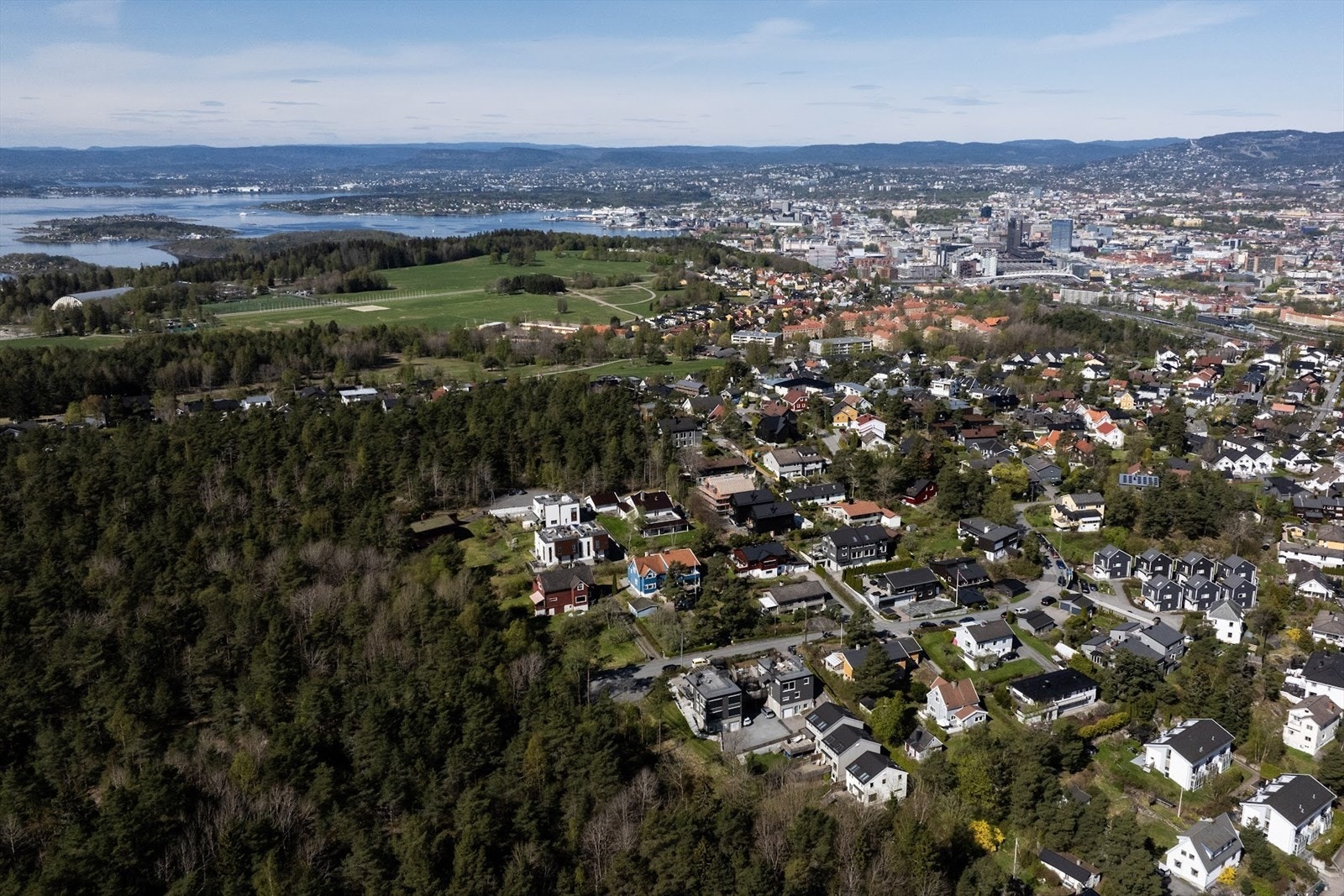 Meget attraktiv beliggenhet med Brannfjellskogen som en av dine nærmeste naboer Galleribilde