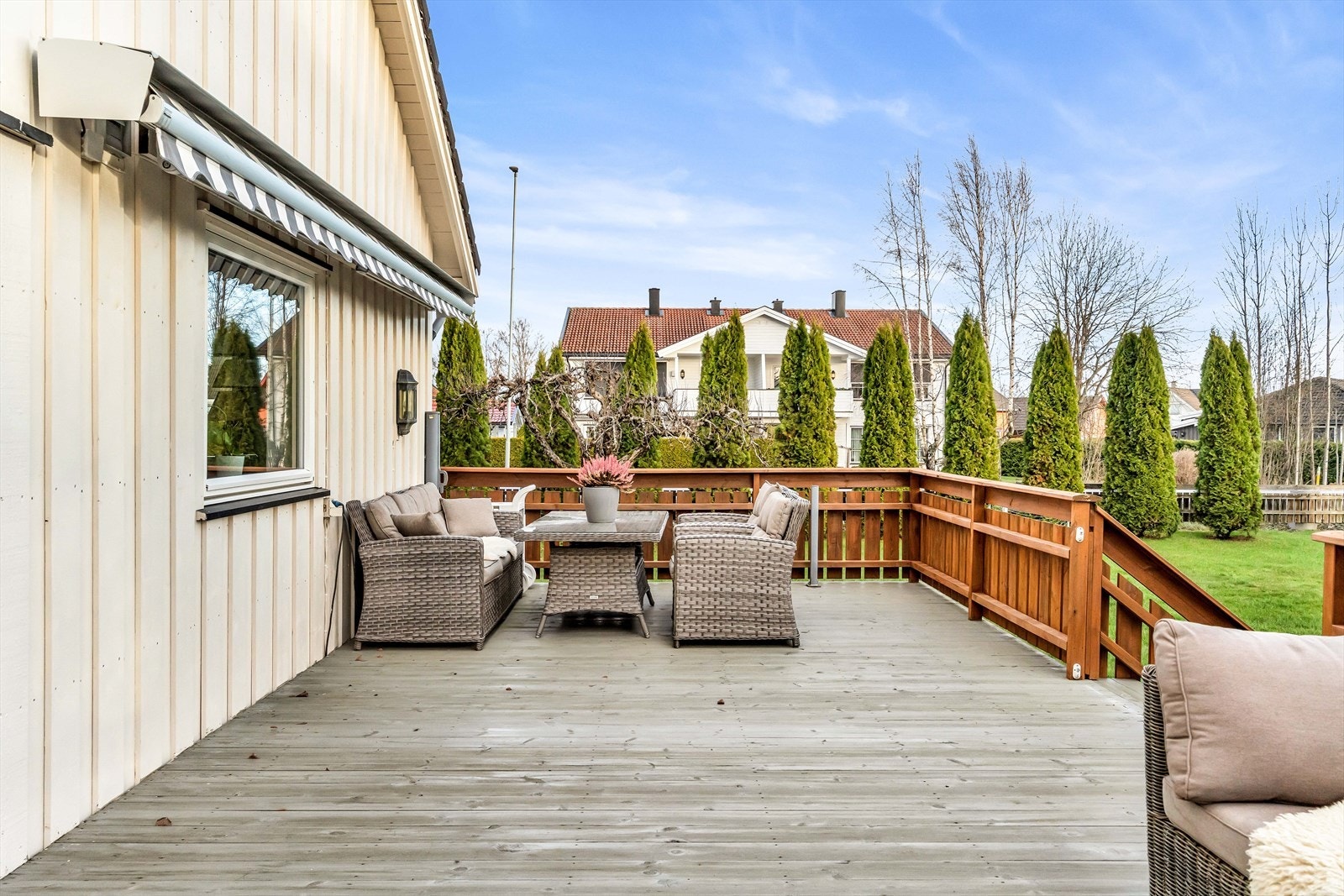 Dette er en innholdsrik og romslig enebolig sentralt på Kløfta. Galleribilde