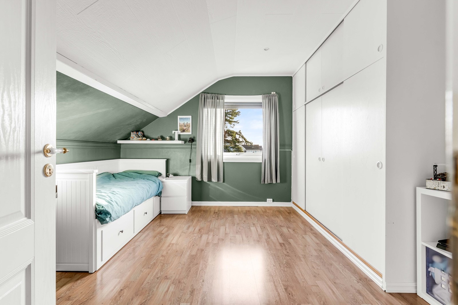 I tillegg har to av rommene skapløsning. Galleribilde