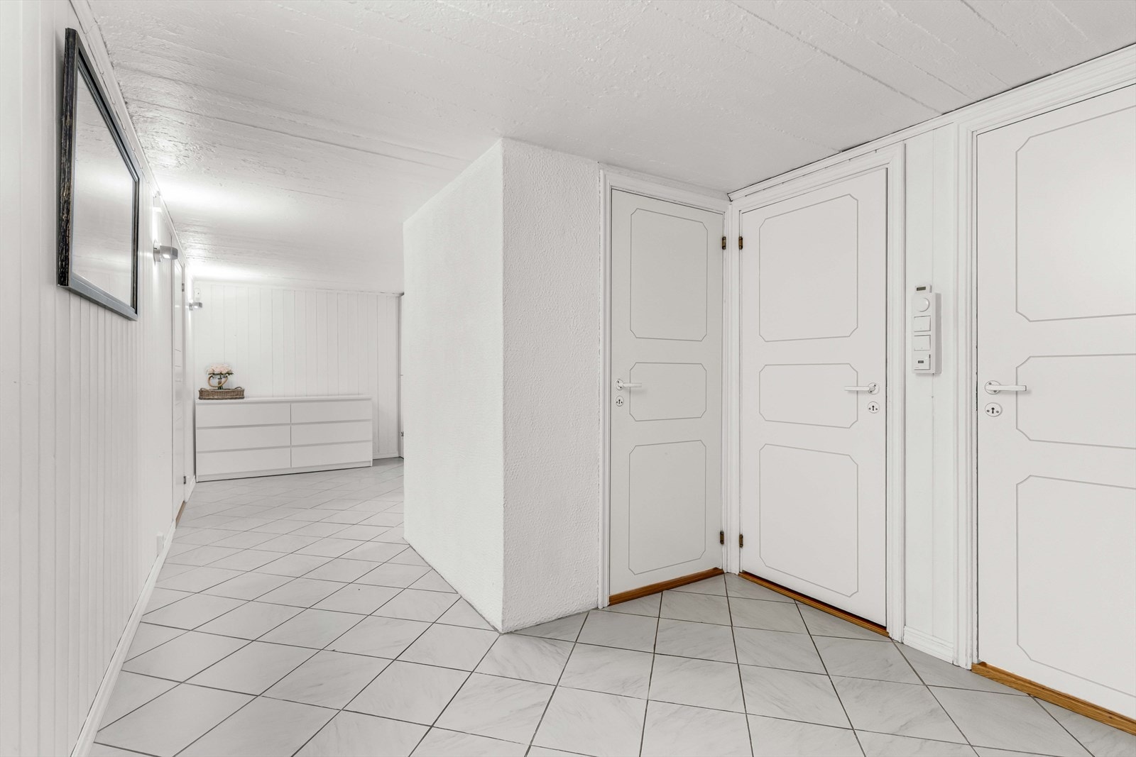 Herfra er det tilgang til bad, vaskerom, toalettrom og bodareal. Galleribilde