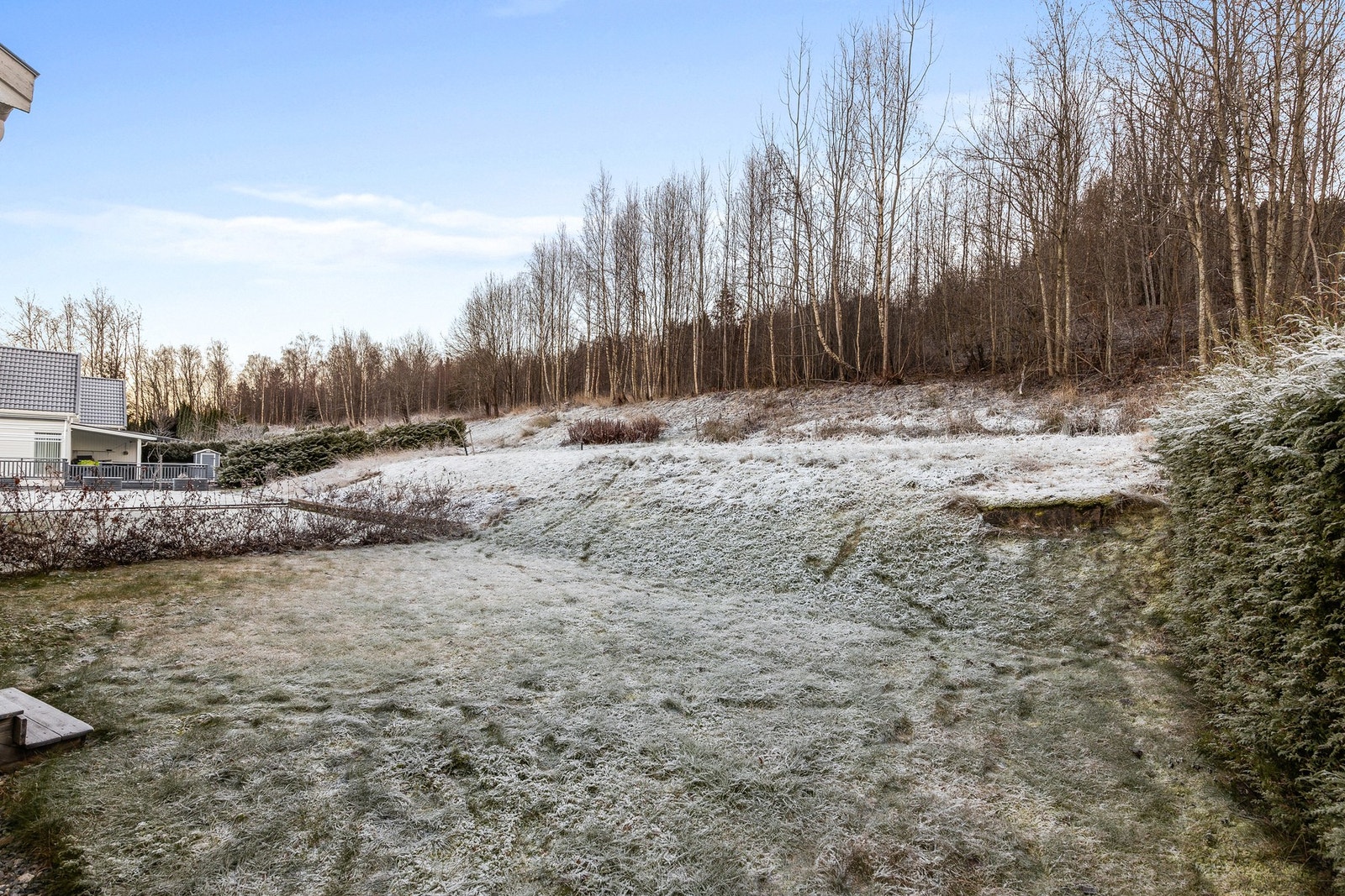 Skjermet hage på baksiden av boligen Galleribilde
