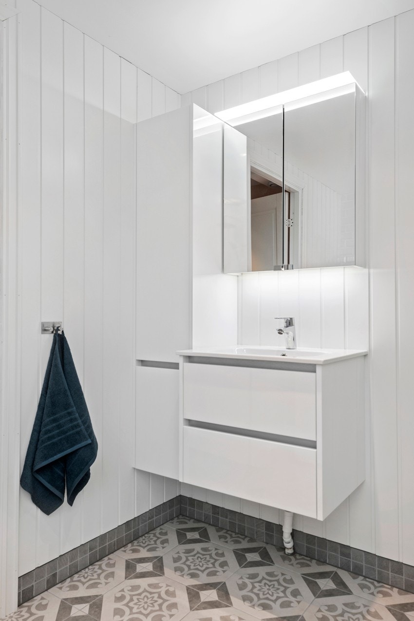 Lys baderomsinnredning Galleribilde