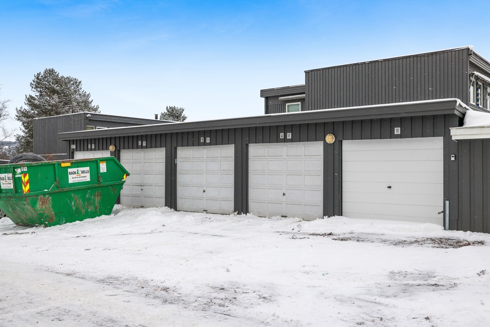 Garasjeplass medfølger også. Galleribilde