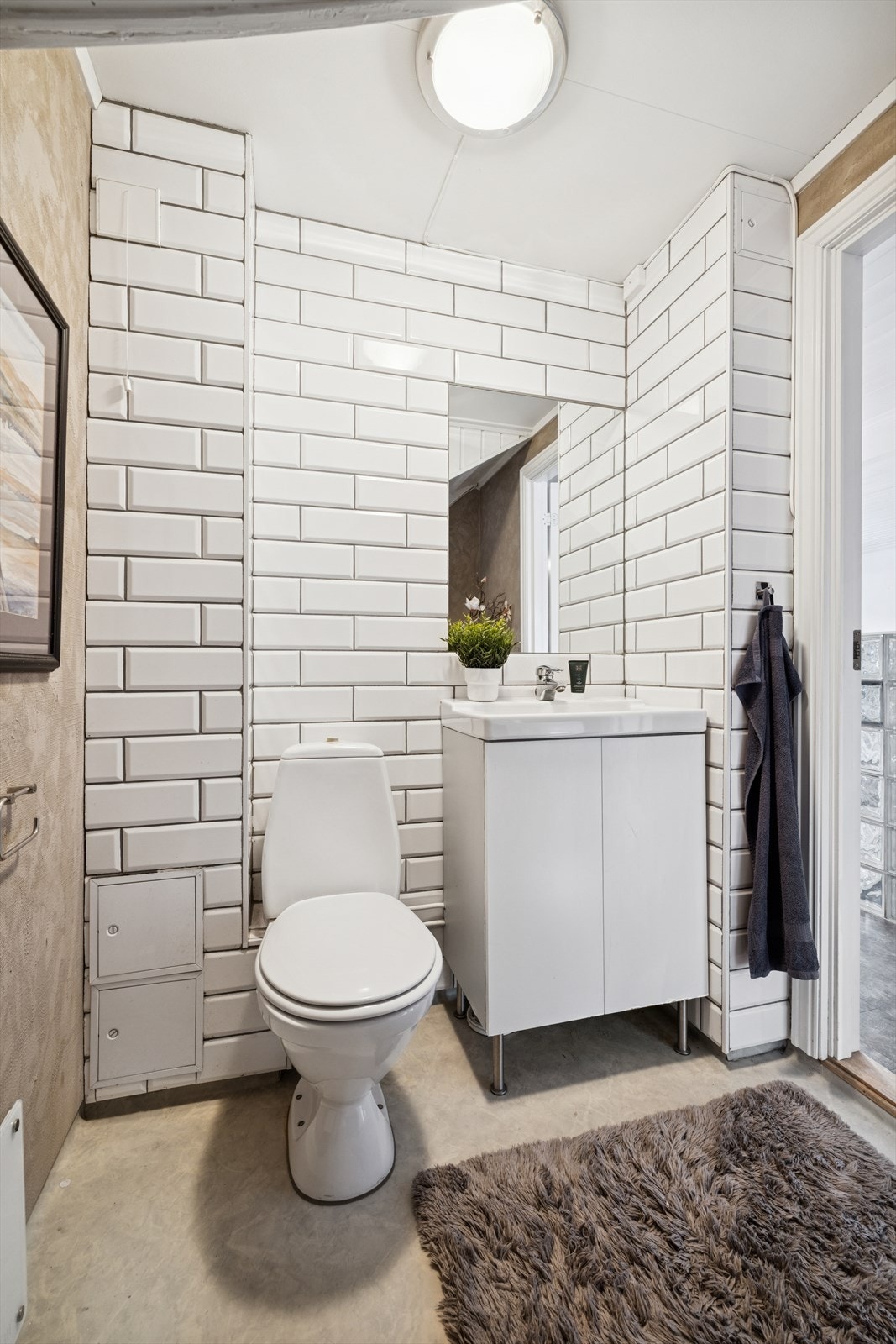 Toalettrom i 1.etasje med opplegg for vaskemaskin. Galleribilde