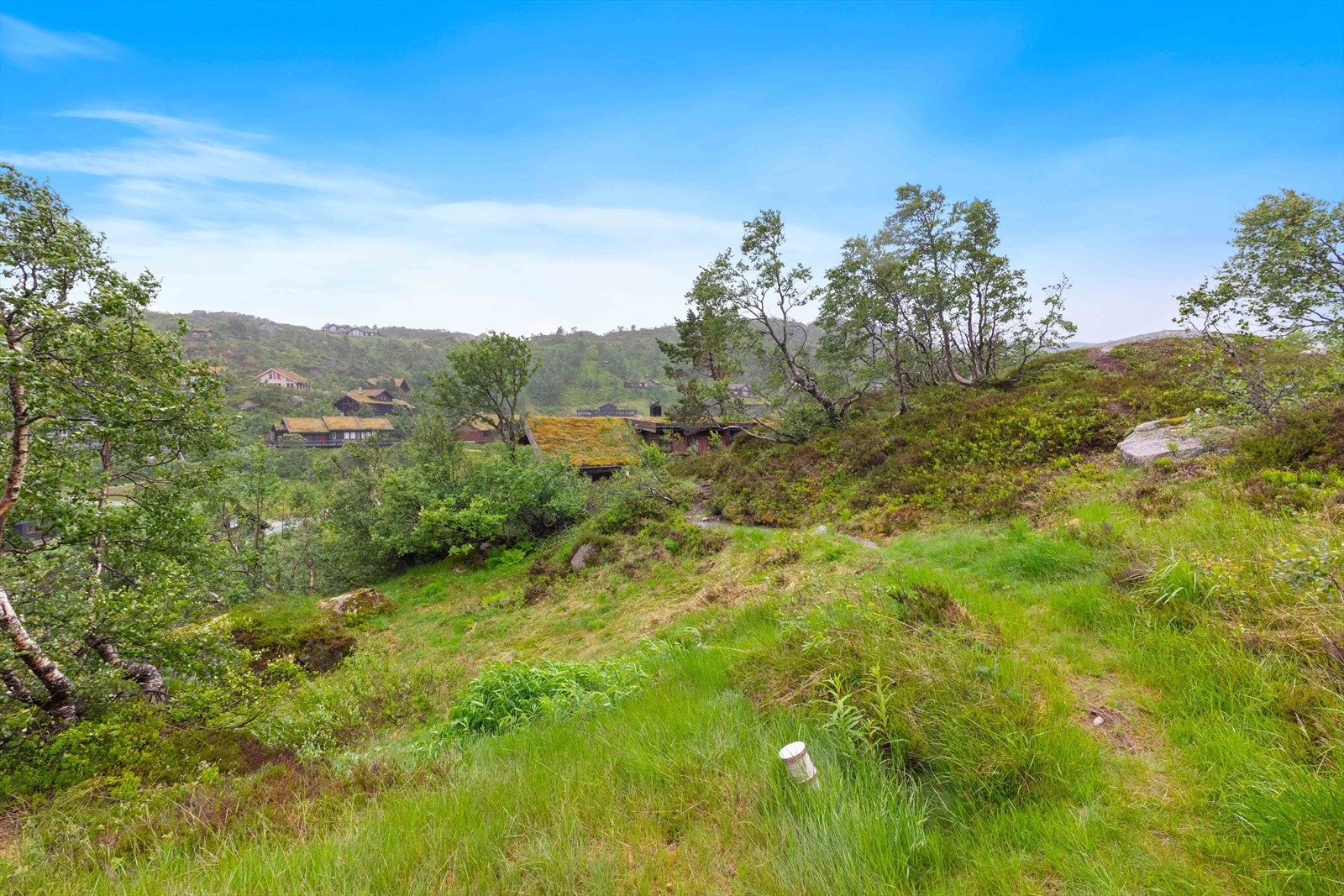 Punktfestet er oppgitt til å ligge like nedefor stien - se eiendomskart vedlagt prospektet Galleribilde