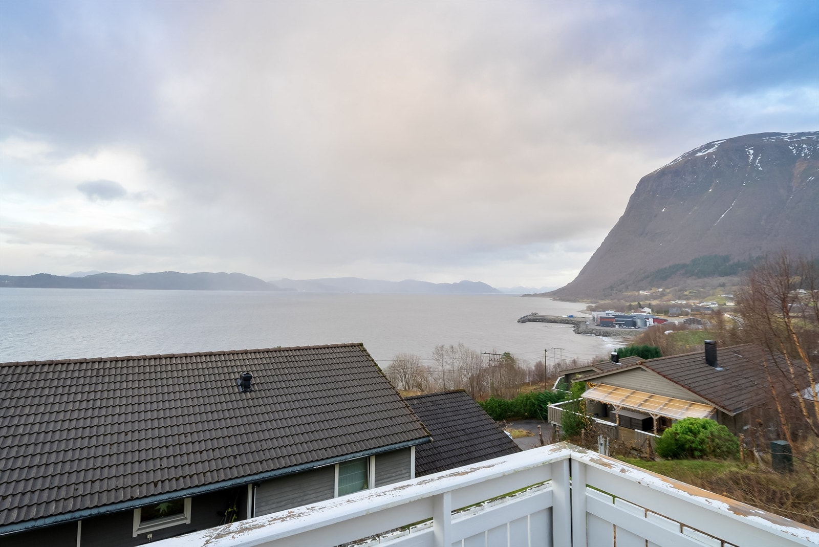 Fra boligen har du fantastisk fjordutsikt. Galleribilde