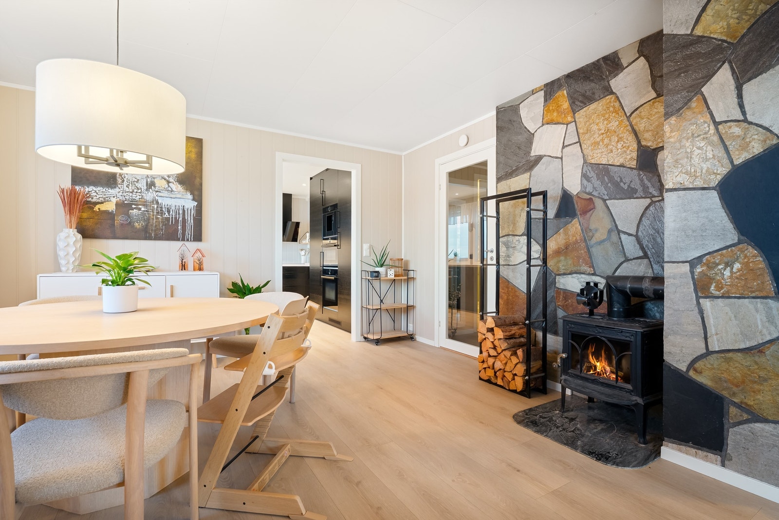 Boligen har også vedovn. Galleribilde