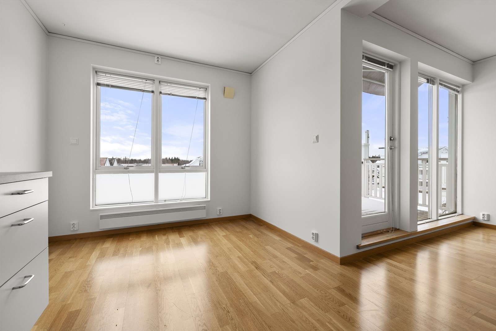 Ved kjøkkenet har du god plass til å innrede til spisestue. Galleribilde