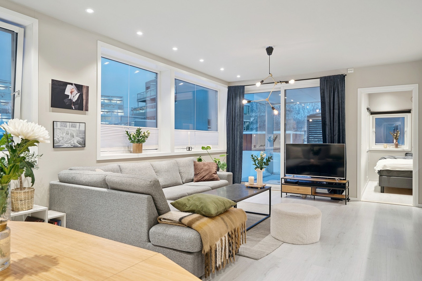 God takhøyde med innfelte downlights. Galleribilde