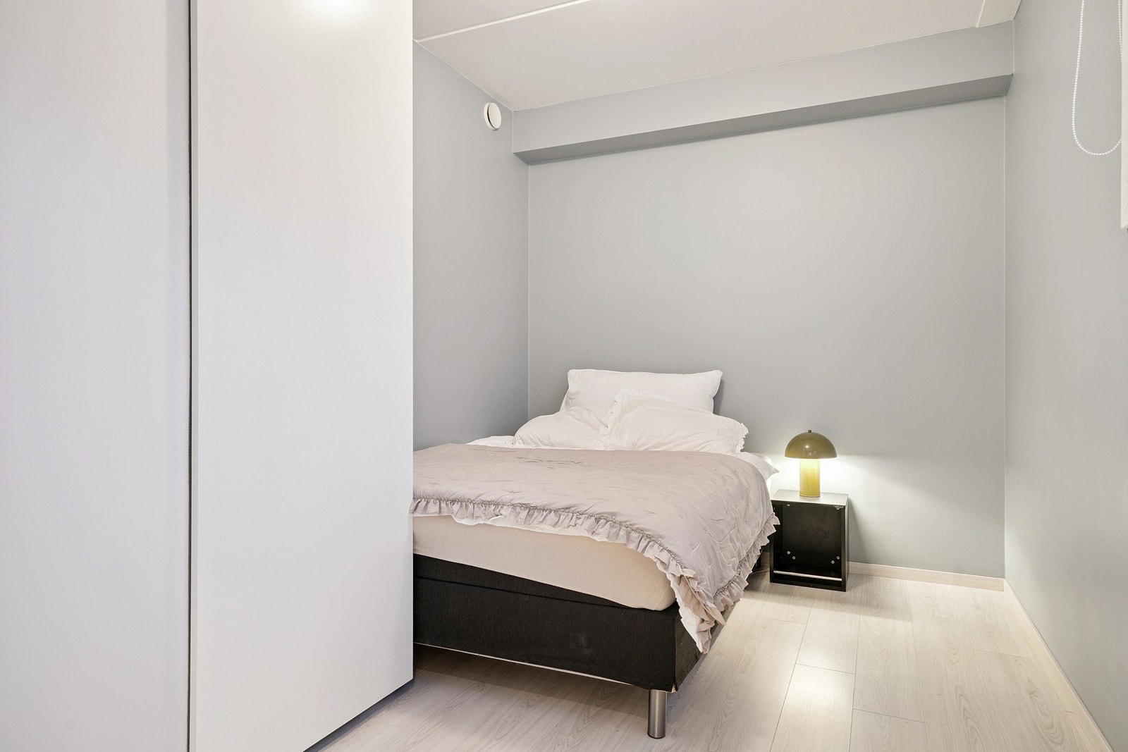 Etablert en praktisk graderobeløsning. Galleribilde