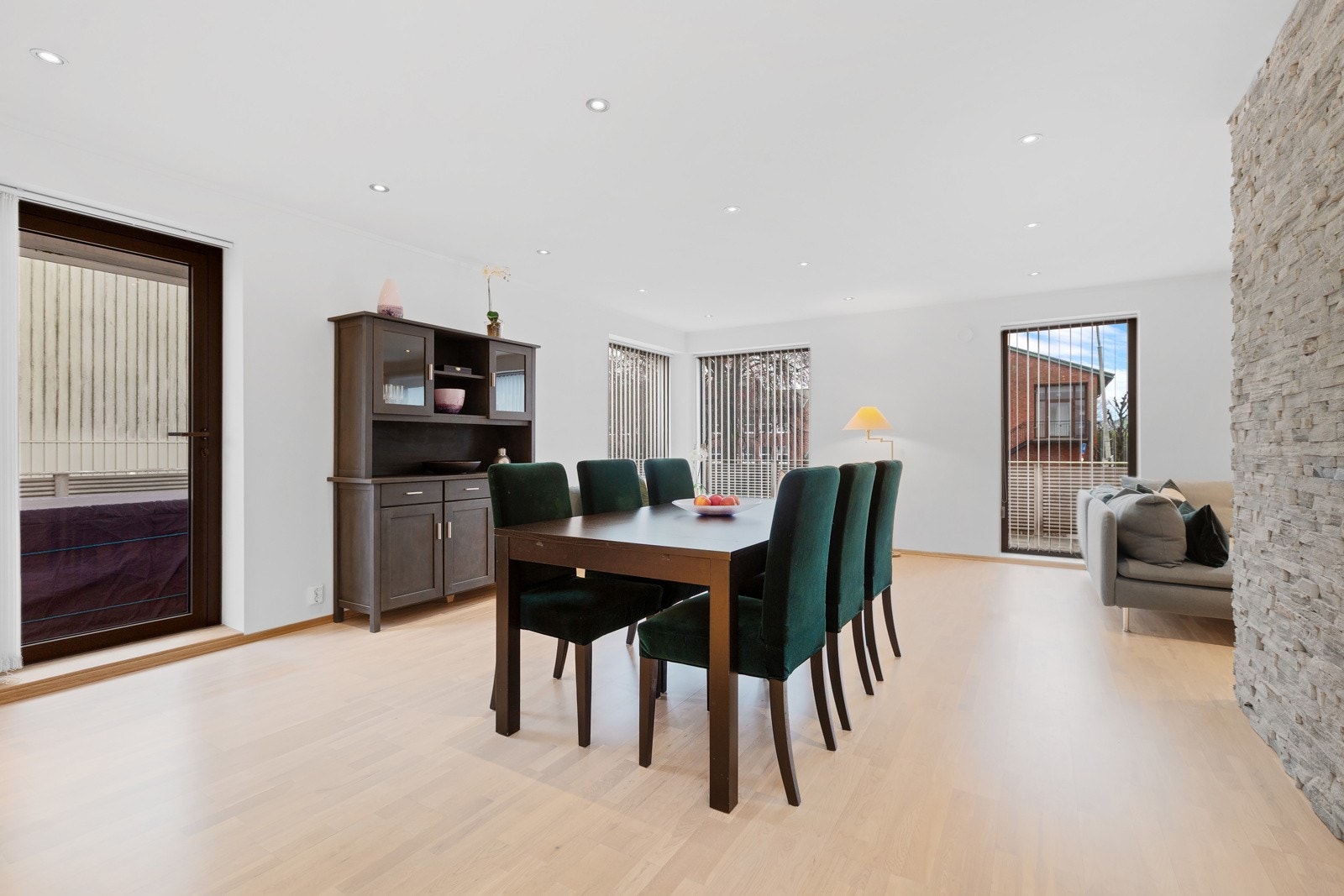 God plass til spisestue Galleribilde