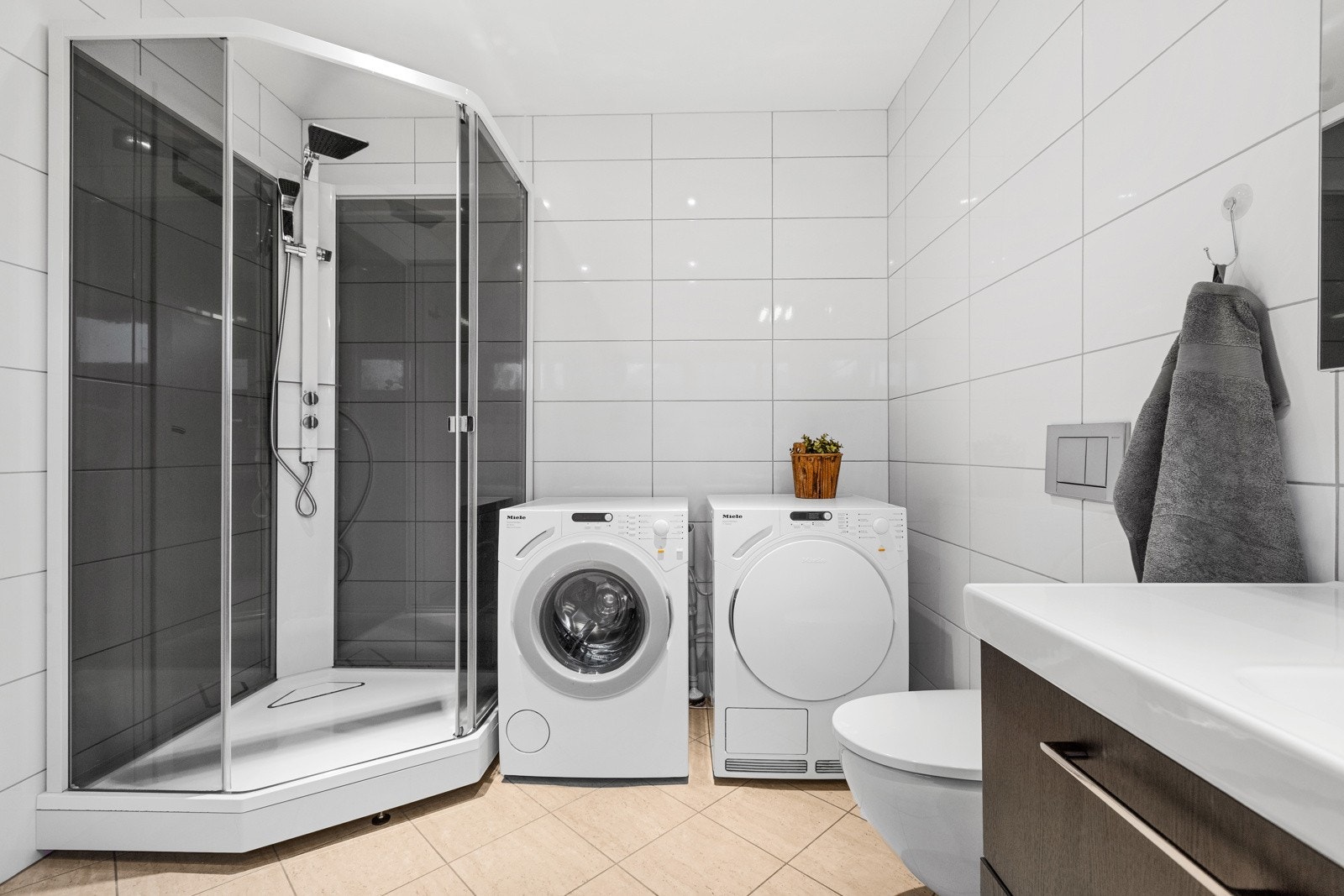 Opplegg til vaskemaskin på badet Galleribilde