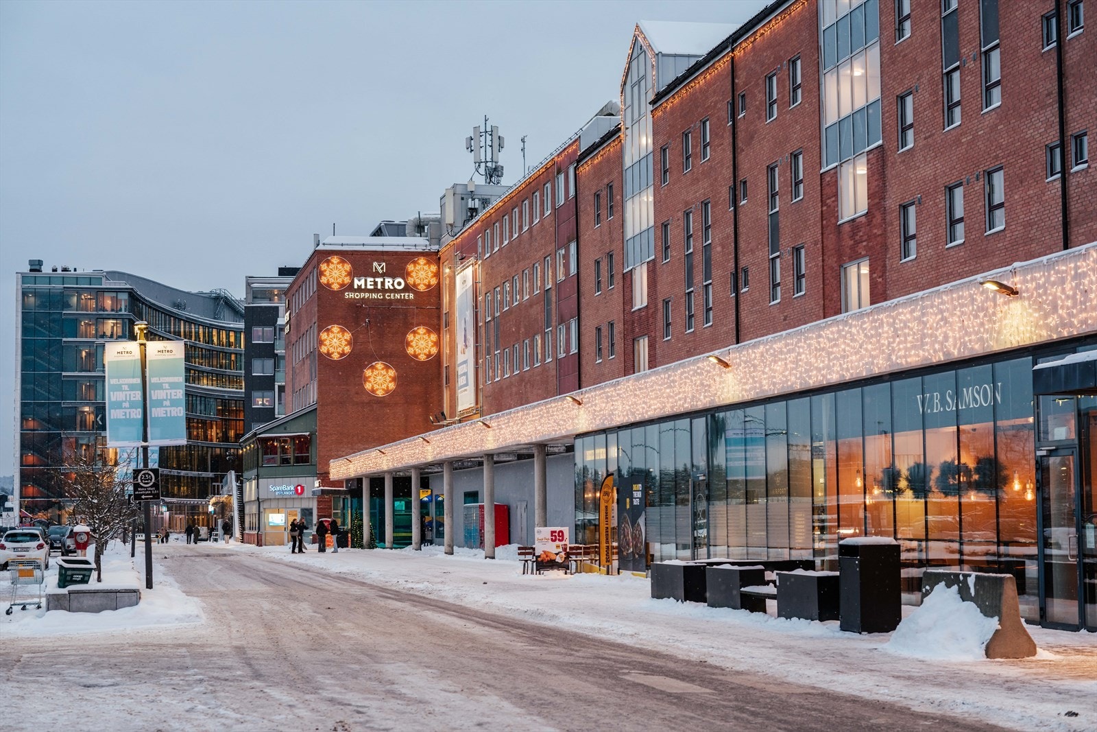 Metro Senter ligger i umiddelbar nærhet og tilbyr et bredt utvalg av butikker og servicetilbud. Galleribilde