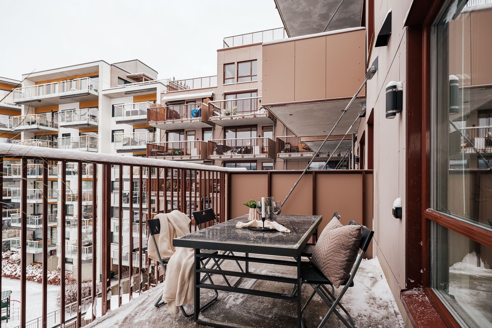 Fra stuen er det utgang til en vestvendt balkong på 9 m². Galleribilde