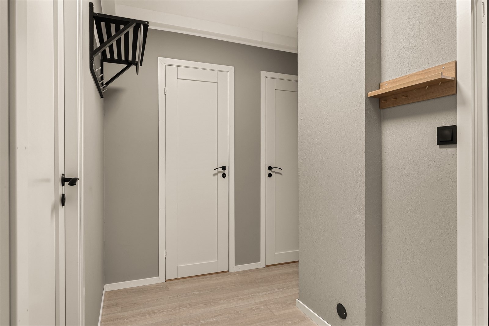 - Entréen måler 5,3m². Her kan det innredes med ønsket oppbevaring til yttertøy - Galleribilde