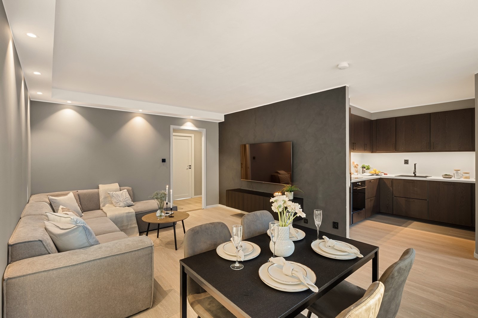 - Nordvik Bolig v/Finn Kristian Kraakenes har gleden av å presentere Vestre Vadmyra 24. Foto: Terje Helberg / Nordisk Media - Galleribilde