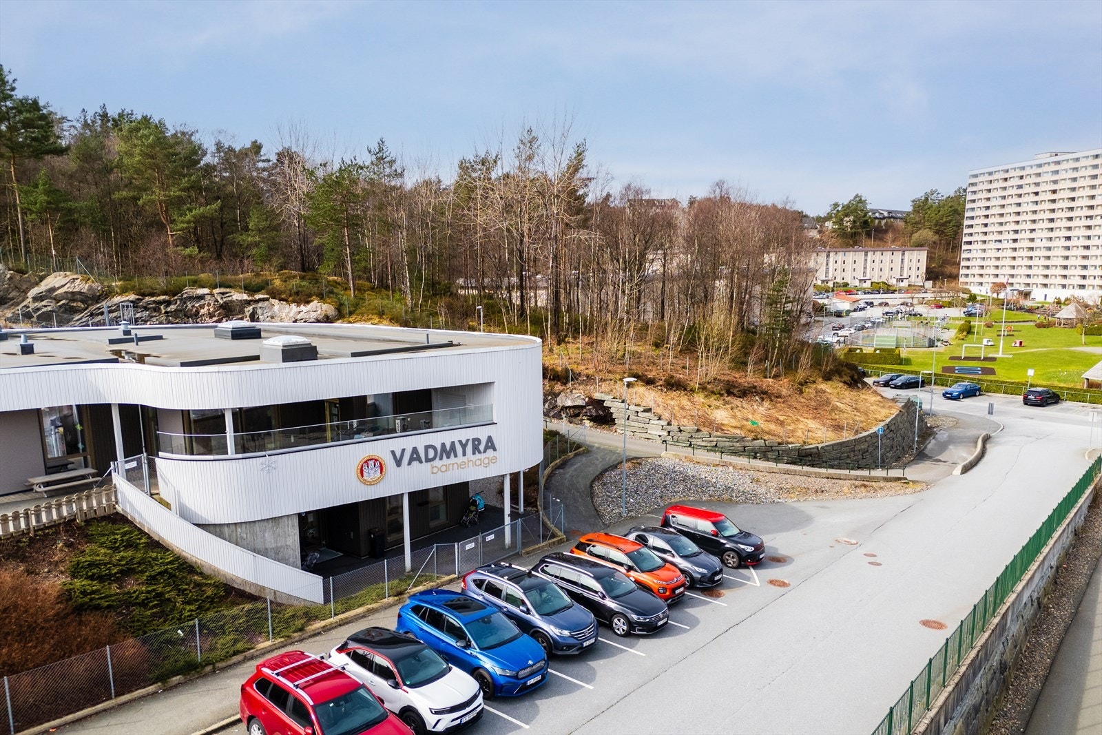 - Vadmyra barnehage ligger rett ved. Du finner og flere skoler og barnehager i kretsen - Galleribilde