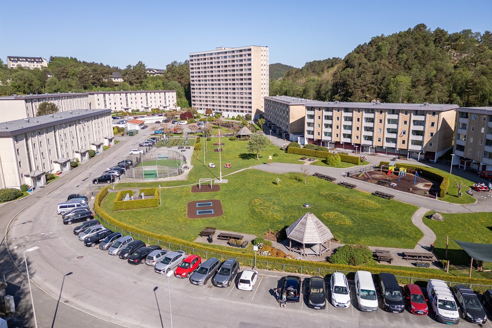 - Det er flere parkeringsmuligheter både for beboere og gjester - Galleribilde