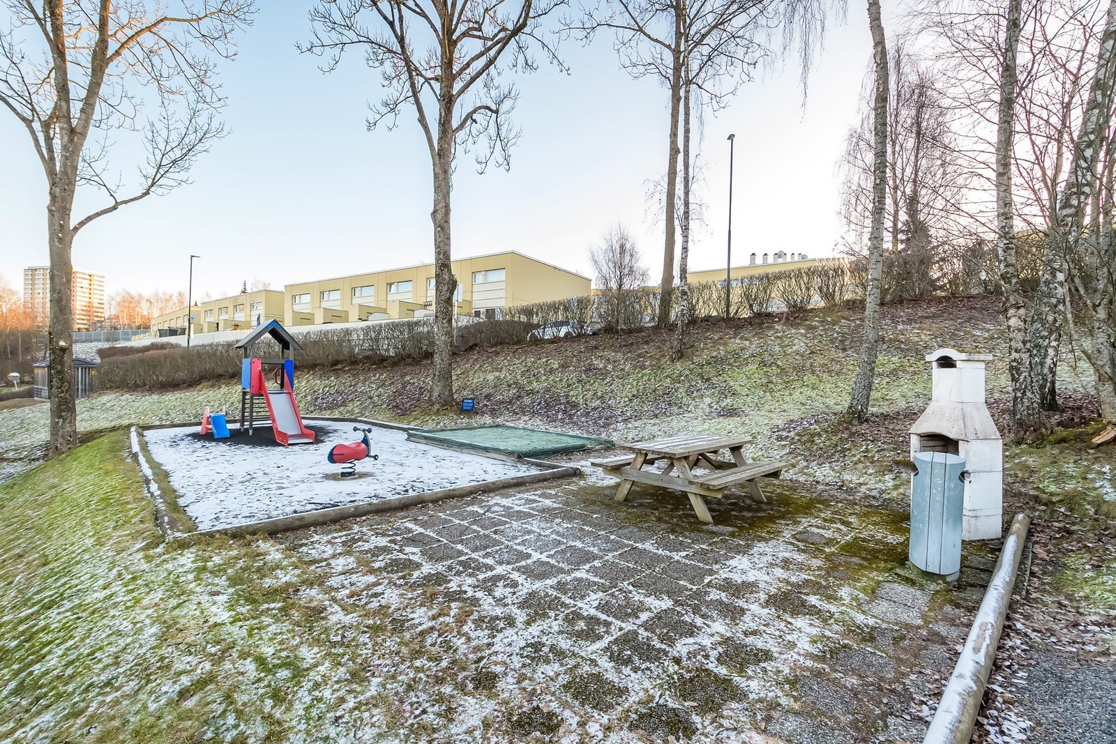 Barnevennlig område med lekeplass i nærmiljøet Galleribilde