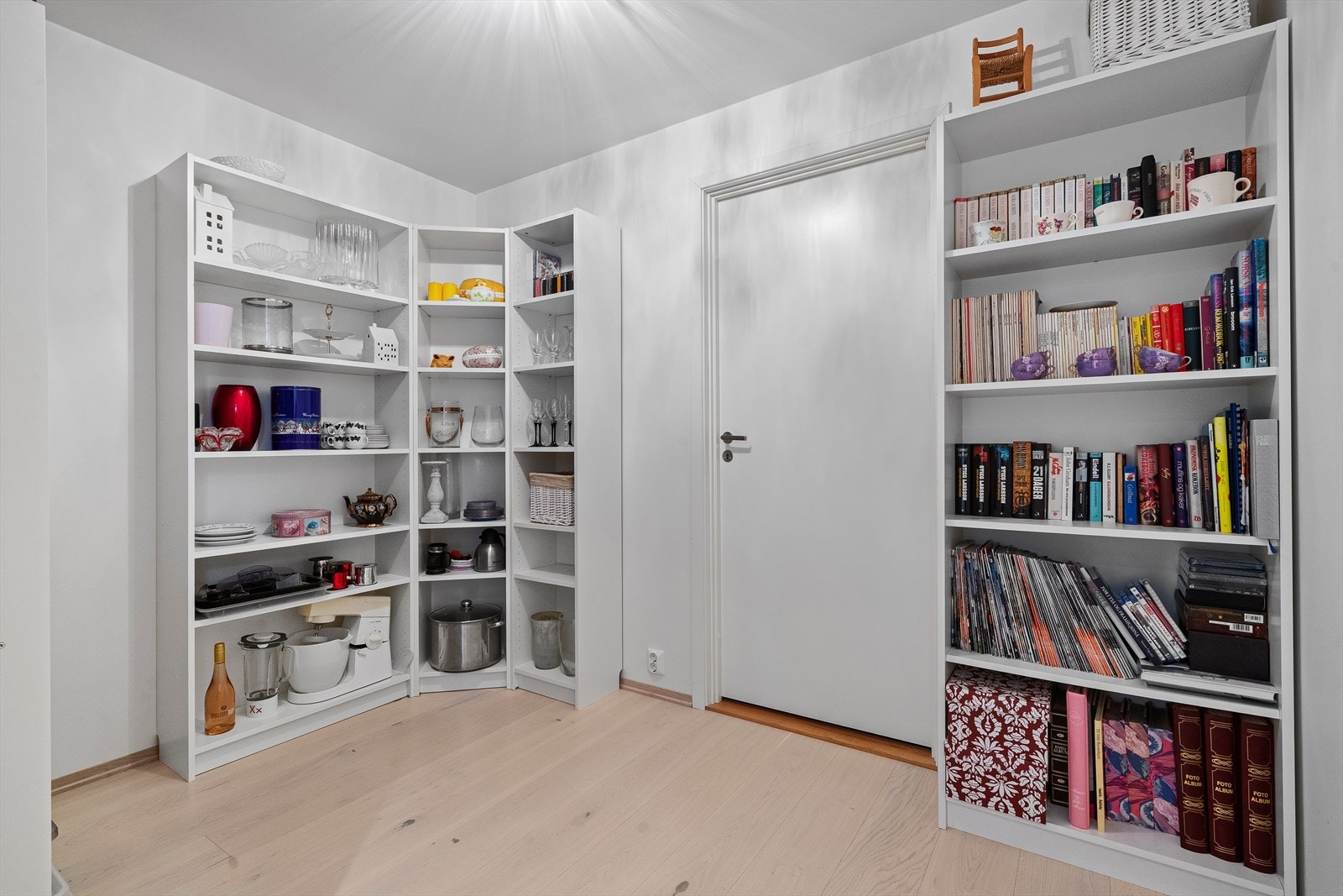 Man har også teknisk rom på innsiden av denne boden. Galleribilde