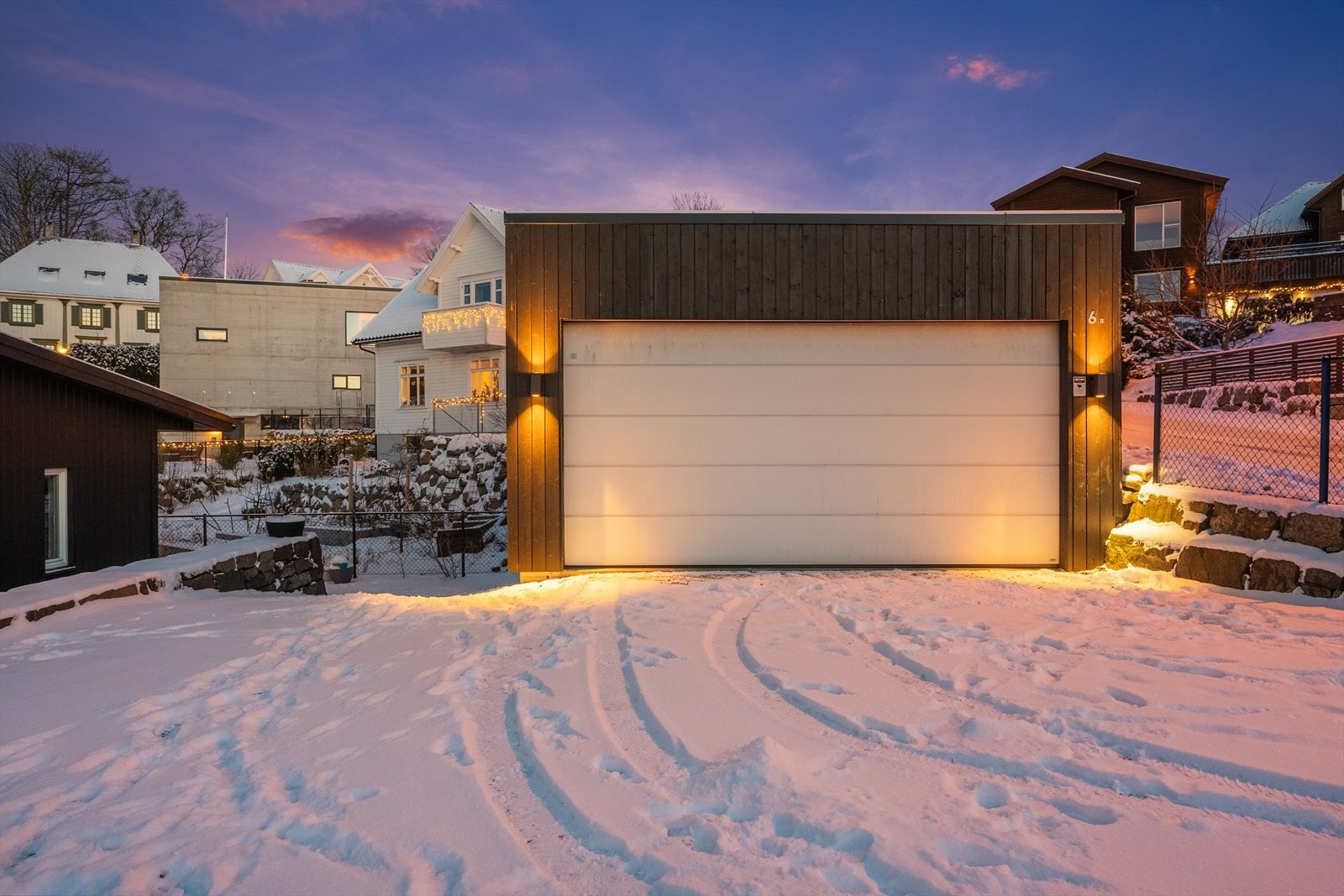 Sleipners gate 6B er en utrolig kjekk enebolig beliggende sentralt på Austrått. Kjekk bolig med romslig tomt, dobbel garasje og stort gårdsrom. Galleribilde