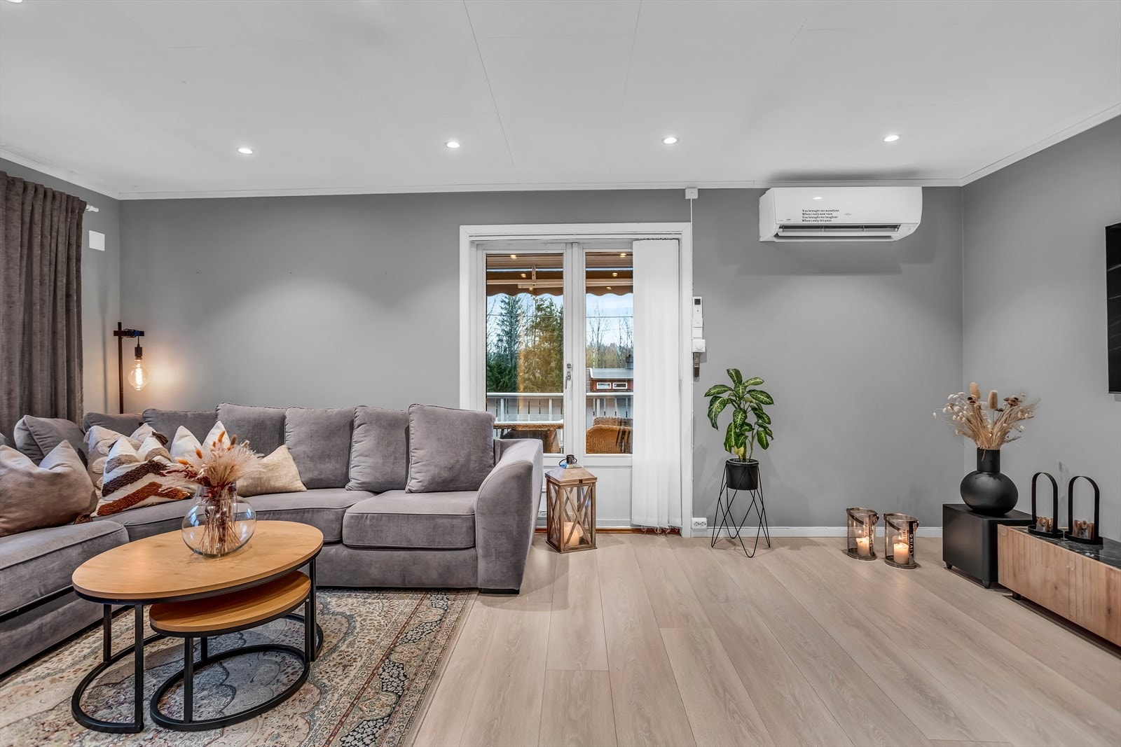 Direkte utgang fra stuen til balkongen. Galleribilde