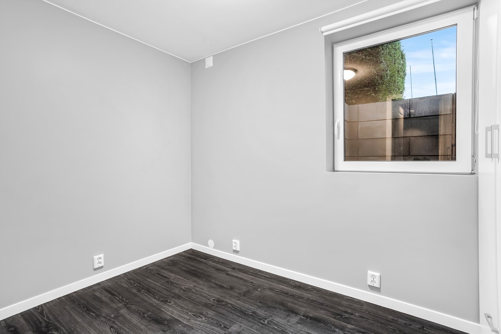 Et ekstra rom i underetasjen med nyere vindu. Galleribilde