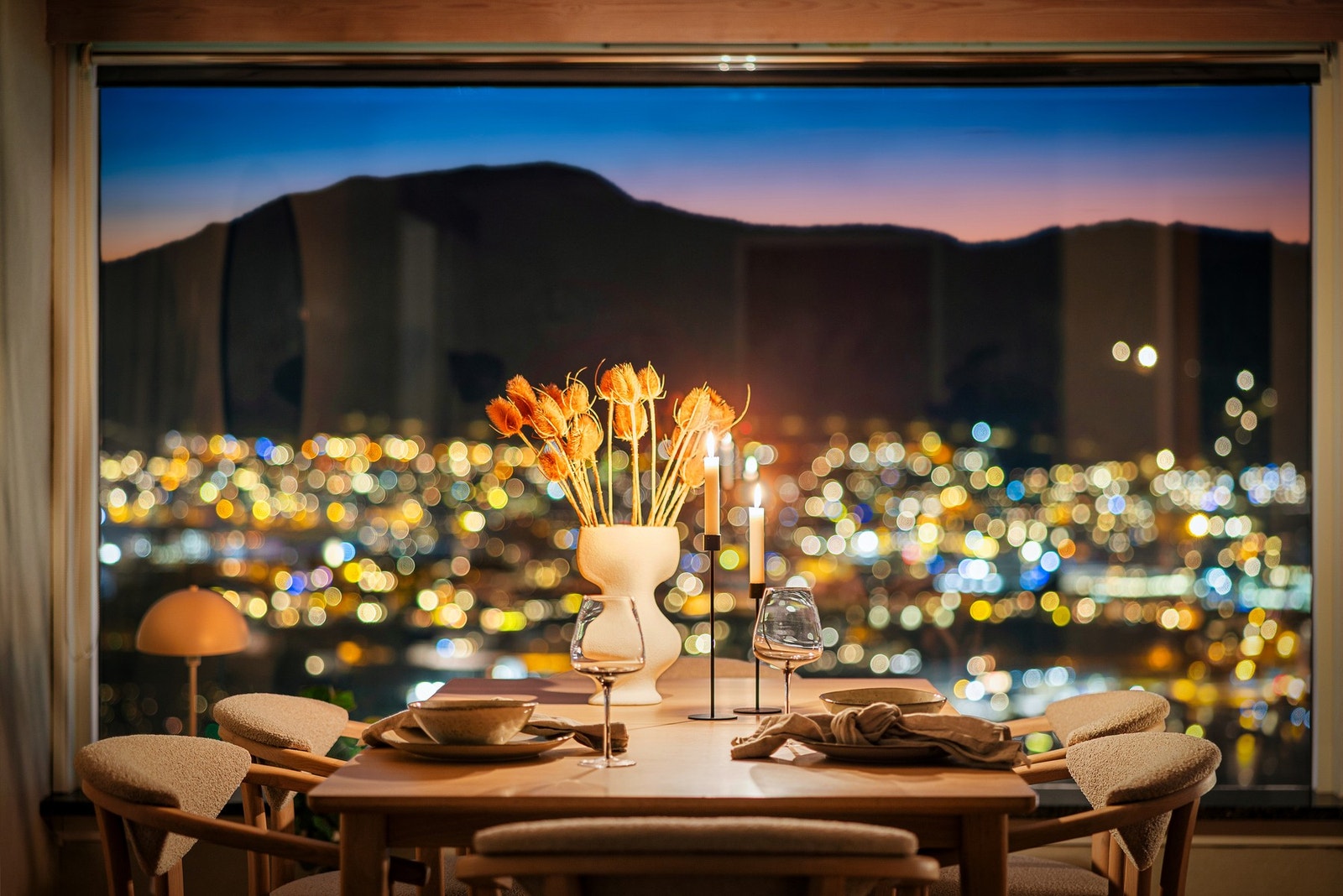 Et sted der gjestene blir sittende litt lenger, og kveldene varer litt ekstra. Galleribilde