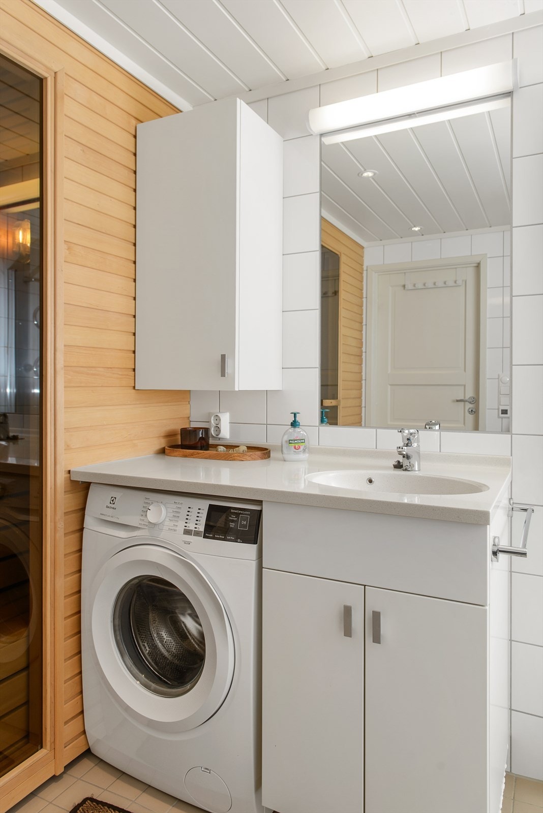 Servantinnredningen har skap oppbevaring. Galleribilde